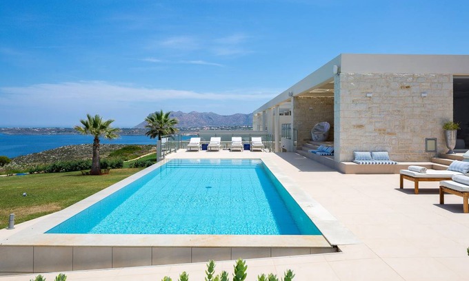 Kalathas Villa | 200 m² Villa ∙ 4 bedrooms ∙ 10 guests