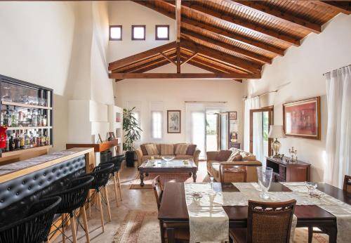 Alepou Apartment | 220 m² Apartment ∙ 4 bedrooms ∙ 8 guests