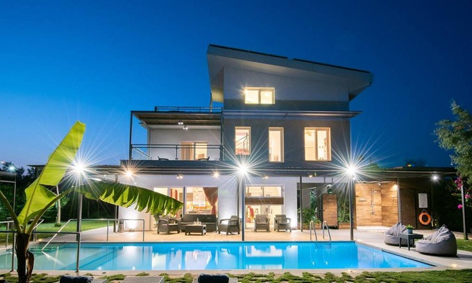 Alissos House | 250 m² House ∙ 4 bedrooms ∙ 18 guests