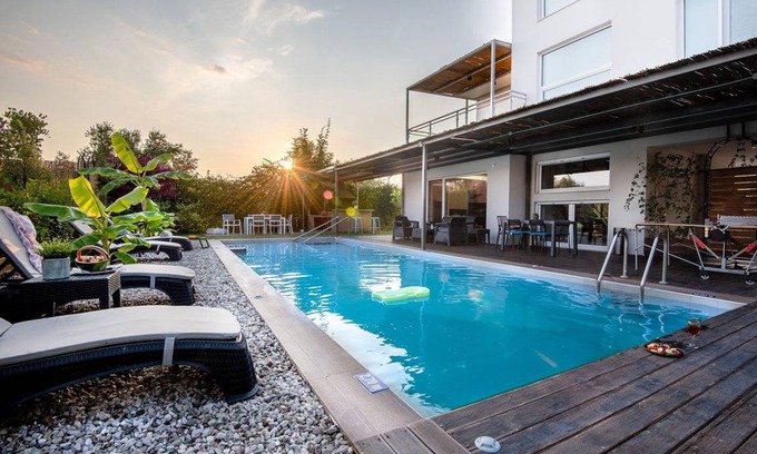 Alissos House | 250 m² House ∙ 4 bedrooms ∙ 18 guests