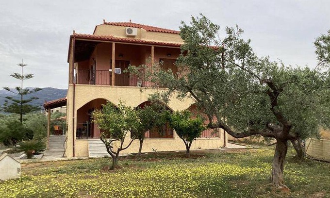 Monemvasia House | 250 m² House ∙ 5 bedrooms ∙ 12 guests