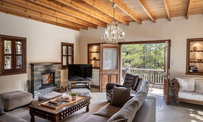 Pedhoulas Villa | 250 m² Villa ∙ 4 bedrooms ∙ 8 guests
