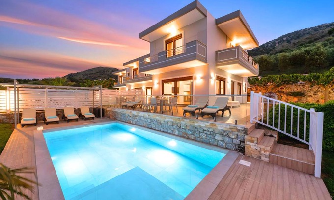 Georgioupolis House | 350 m² House ∙ 8 bedrooms ∙ 24 guests