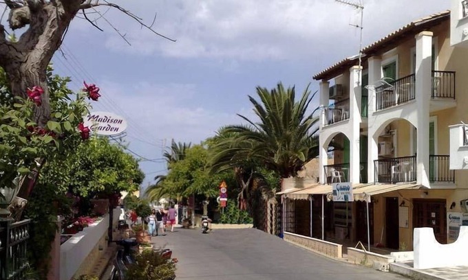 Agios Gordios Apartment | 4 bedroom apartment for 4 p 70 m from the beach