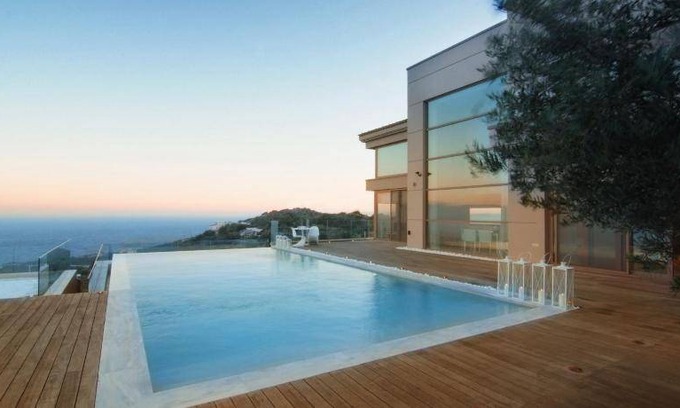 Marathon Villa | 450 m² Villa ∙ 3 bedrooms ∙ 8 guests