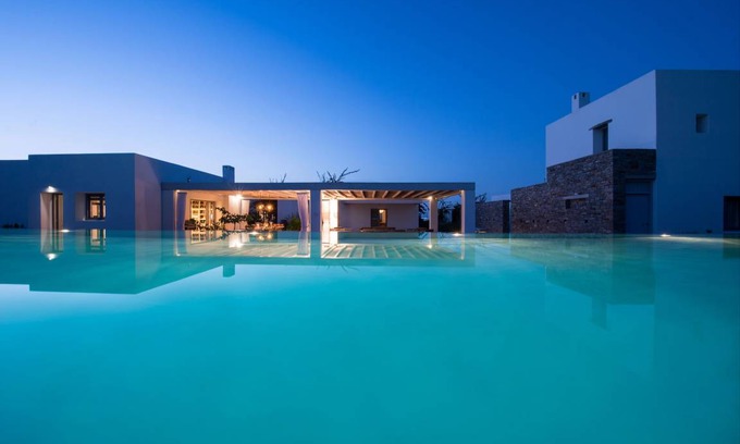 Naousa Villa | 570 m² Villa ∙ 8 bedrooms ∙ 16 guests