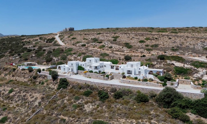 Paros Villa | 630 m² Villa ∙ 12 bedrooms ∙ 24 guests