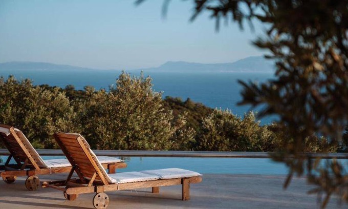Loutsa Villa | 70 m² Villa ∙ 1 bedroom ∙ 4 guests
