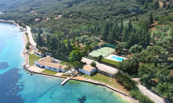 Chlomos Villa | 720 m² Villa ∙ 12 bedrooms ∙ 24 guests