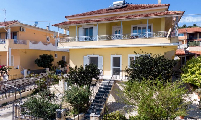 Petriti House | 95 m² House ∙ 3 bedrooms ∙ 5 guests