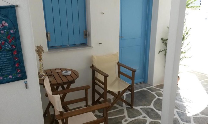 Naousa Apartment | Antonia Studios