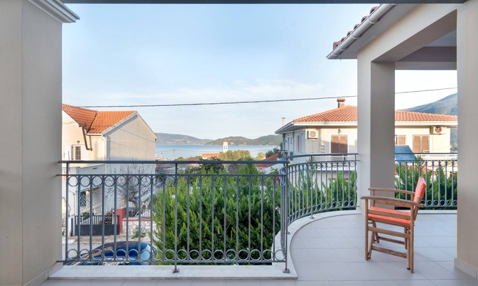 Karavomylos Apartment | Apartment 'D' Angelo 4' with Private Garden, Wi-Fi and Air Conditioning