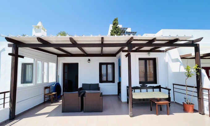 Adamas Apartment | Apartment 'Maya Mallis Seaview 3' with Sea View, Wi-Fi and Air Conditioning