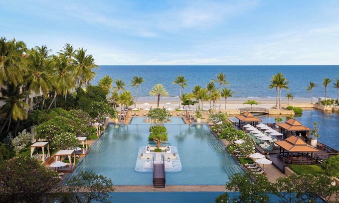 Hua Hin Apartment | Beachfront condo with full sea view and the facilities of a 5-star resort
