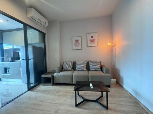 Rama 9 Apartment | City Lights Retreat