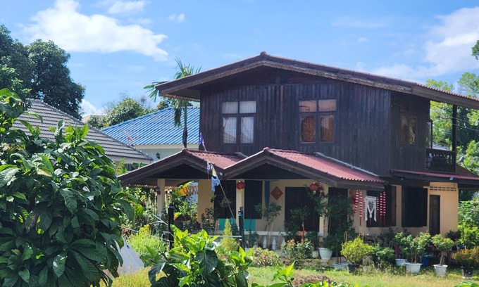 Hua Thanon House | Classic Thai House & Live as Local (2 flr.)