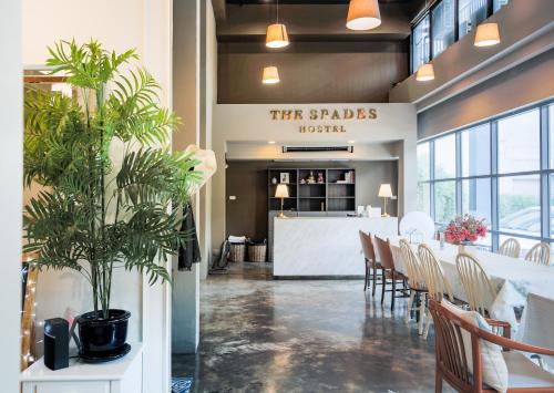 Thanon Phetchaburi Hostel | Collection O The Spades Hostel