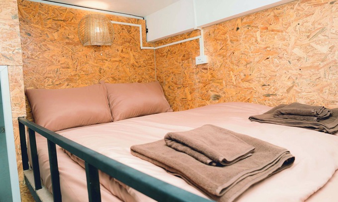 Thanon Phetchaburi Hostel | Comfy Corner Hostel