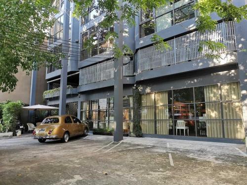 Thanon Phetchaburi Hotel | Dancenter The Spades Hostel