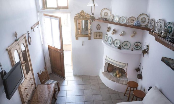 Skiros Apartment | Ftouli's traditional house!