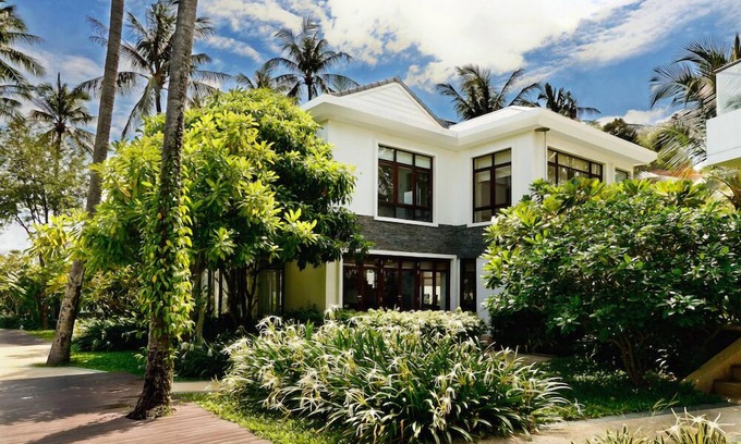 Bang Po Villa | Heliconia Pool Villa - 3 Bedroom at the Beach Property