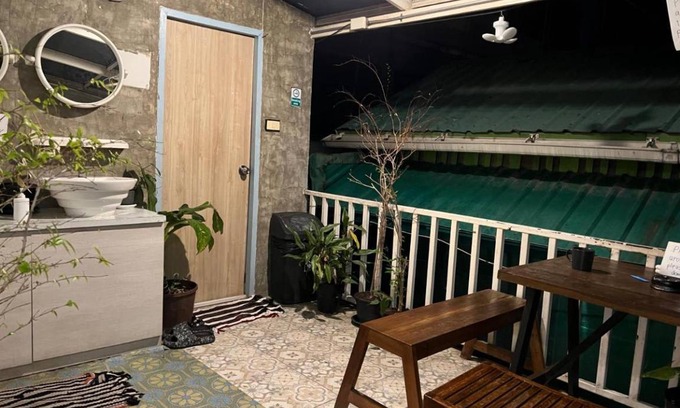 Chana Songkhram Hostel | Hostel ∙ 8 guests