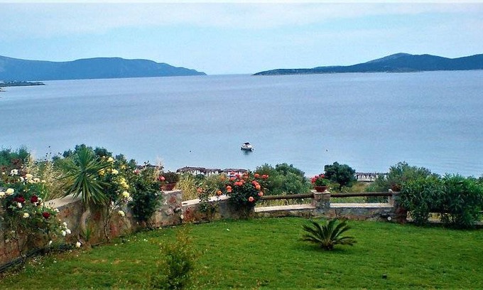 Karystos House | House