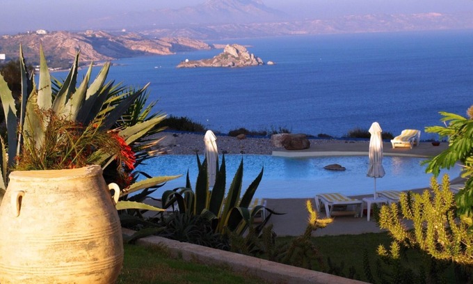Kefalos Apartment | Kefalos : superb apartment in a private residence with a landscaped swimming pool offering a spectacular view of the Kefalos bay.