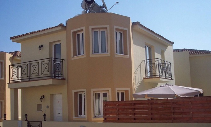 Pernera Villa | Luxury Villa with own Private Pool. Mins to Beach.