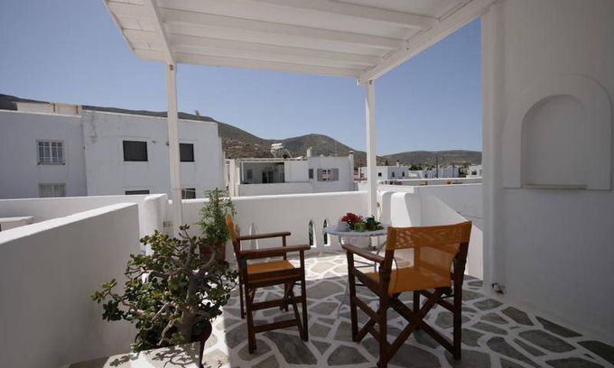 Paros House | Motel ∙ 8 guests