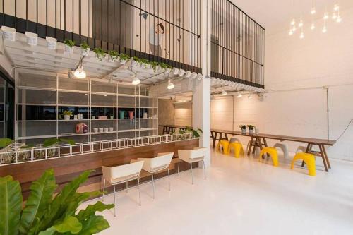 Samsen Nok Hostel | Pastelhouse hostel