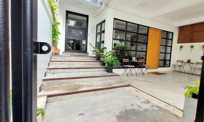 Embassy District Hotel | Silom Studios