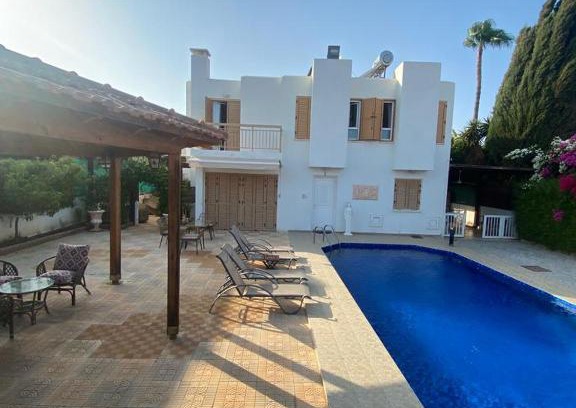 Alexandroupoli Villa | Statue Family Holiday Villa