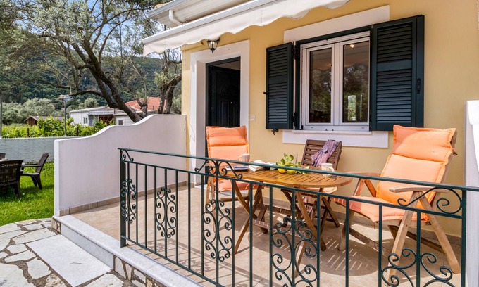 Agios Ioannis Apartment | Studio Apartment "Virginia 3" with Mountain View, Garden & Wi-Fi