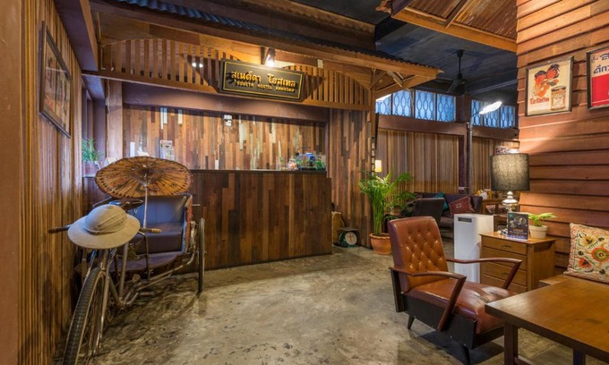 Talat Yot Hostel | Suneta Hostel Khaosan