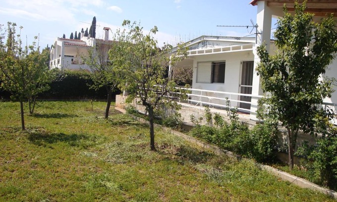 Eretria House | Three Bedroom Country House