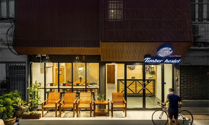 Thanon Phetchaburi Hostel | Timber Hostel