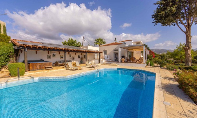 Peyia Town Villa | Villa ∙ 3 bedrooms ∙ 6 guests