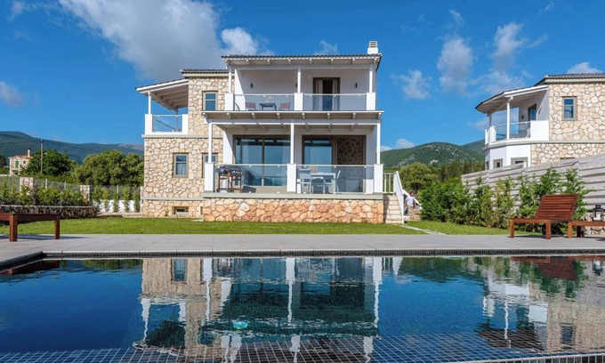 Karavomylos Villa | Villa Lefkiena - Three Bedroom Villa, Sleeps 6