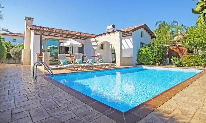 Ayia Thekla Villa | Villa Louisa