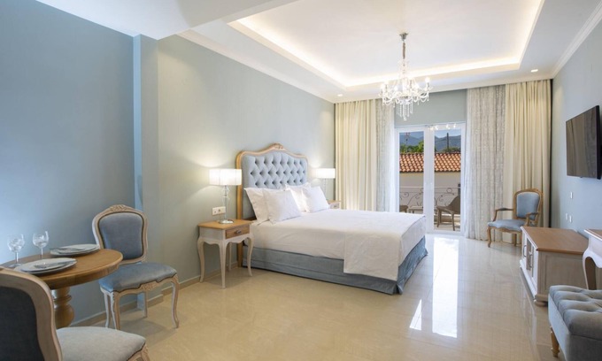 Nidri House | VK Luxury Suites - Private Parking - Adults Only