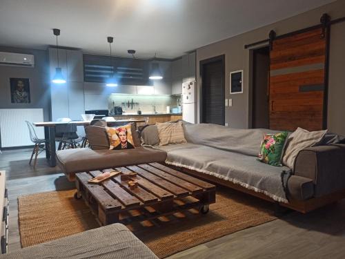 Drama Apartment | Yannis' Apartment