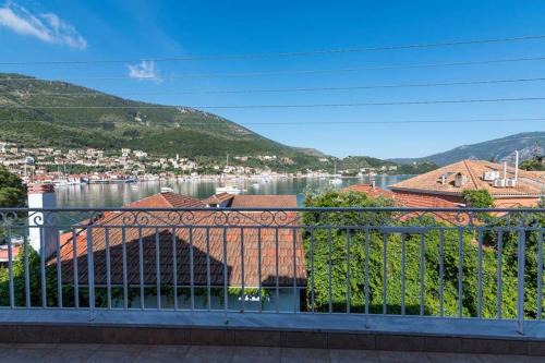 Vathy Apartment | Yianiskari Holiday House