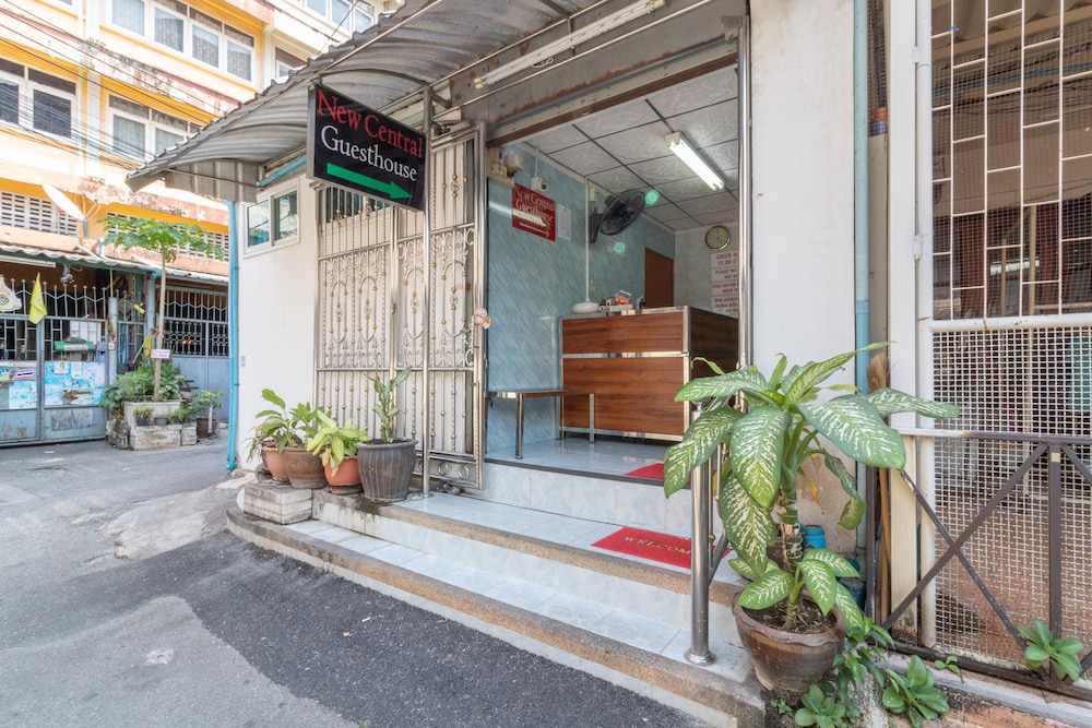 Wat Bowon Niwet Hotel | New Central Guesthouse