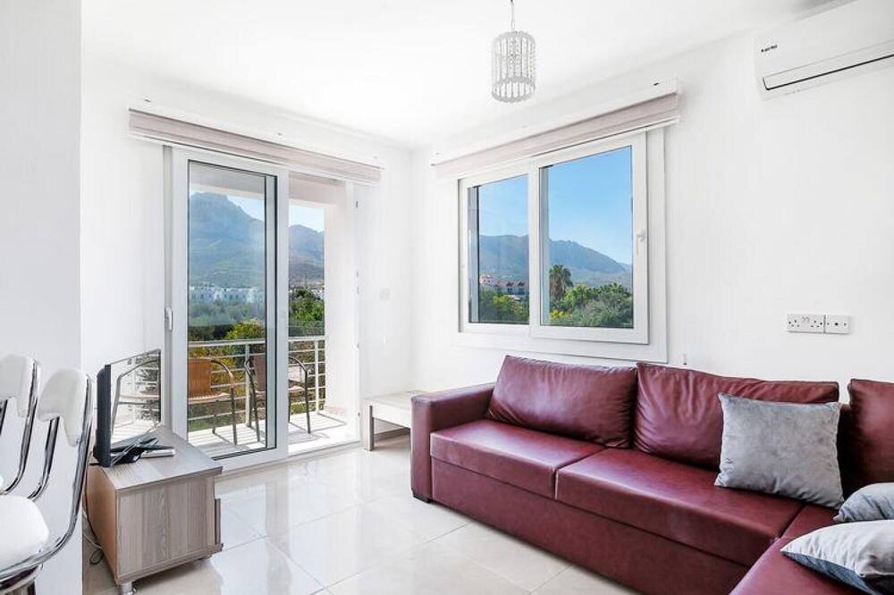 Zeytinlik Apartment | Nature View Flat w Pool 4 min to Beach in Kyrenia