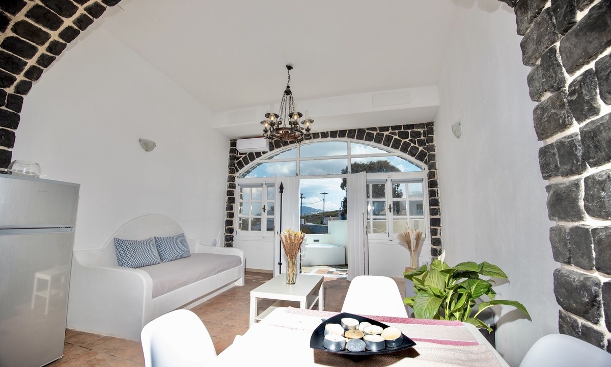 Vourvoulos Hotel | Dawn Suites Santorini