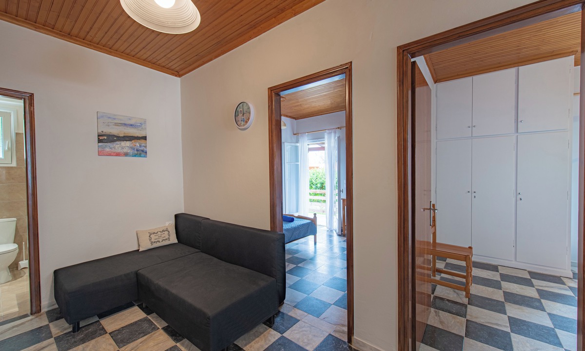 Agios Gordios House | Villa Popi on the Beach of Agios Gordios