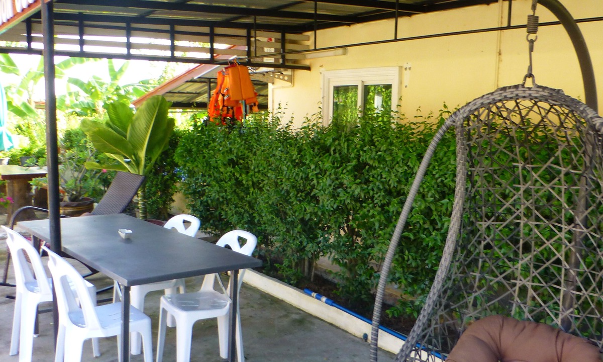 Phen Apartment | 2 Double Bedroom Pool Apartment With Extensive Kitchen Dining Room Wi-fi Aircon