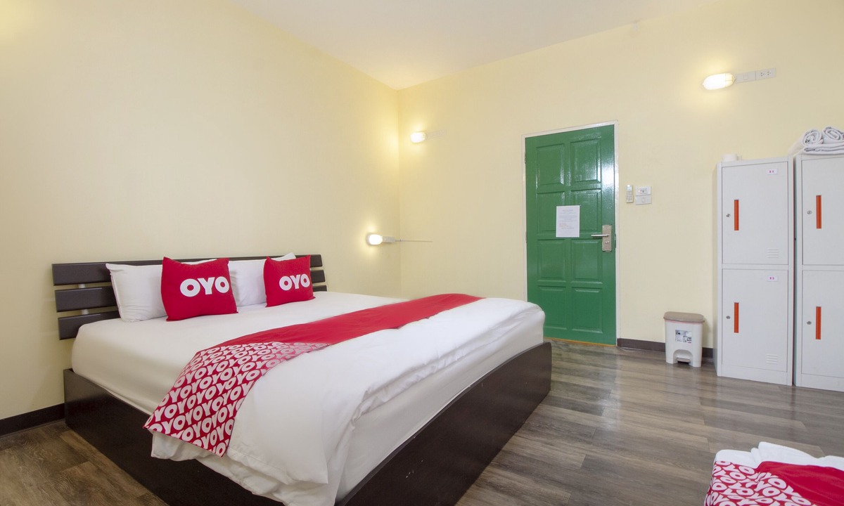 Wang Burapha Phirom Hotel | OYO 965 Art Hotel Sanamchai