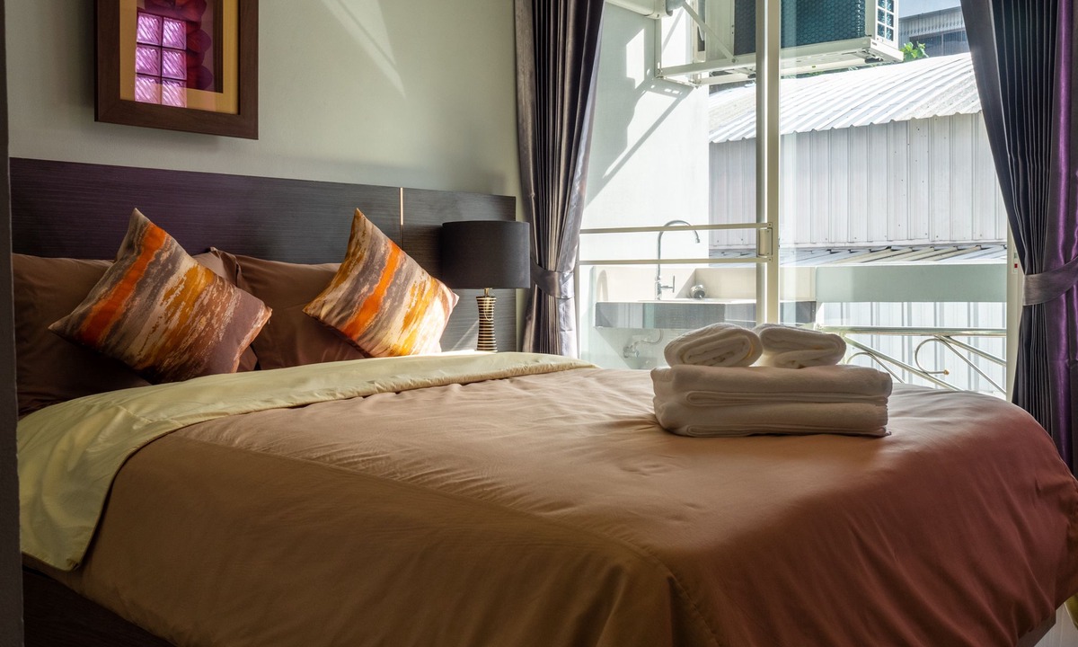 Ratchadaphisek Hotel | Step One at Bangkok